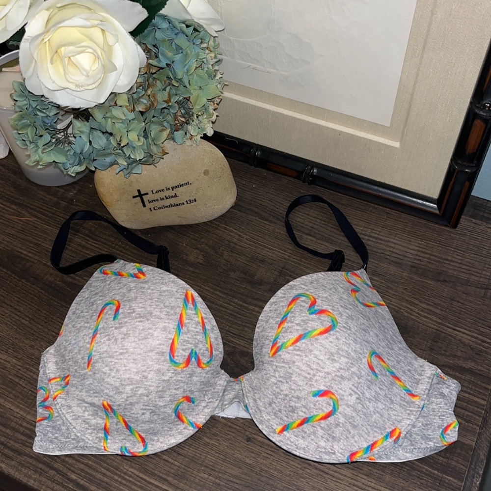 Pink Victoria’s Secret Gray Rainbow Hearts Discontinued T- Shirt Bra sz 34C EUC